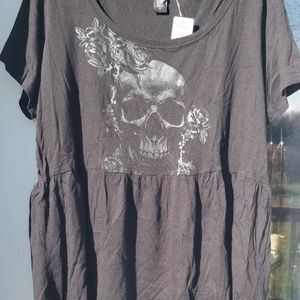 Size 2 Torrid Babydoll Skull Tshirt